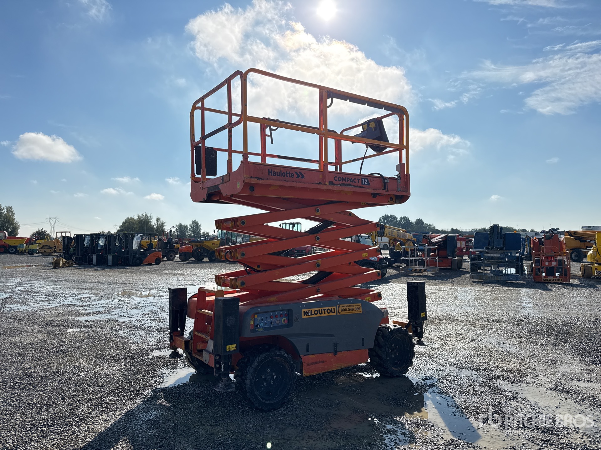 2012 Haulotte COMPACT12DX