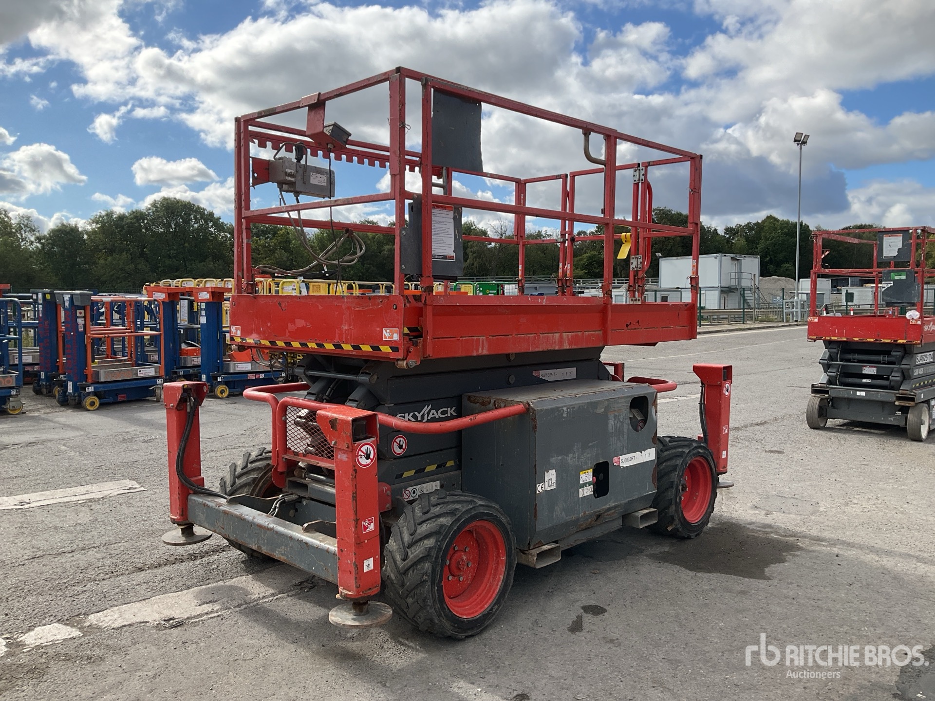2016 Skyjack SJ6832RT
