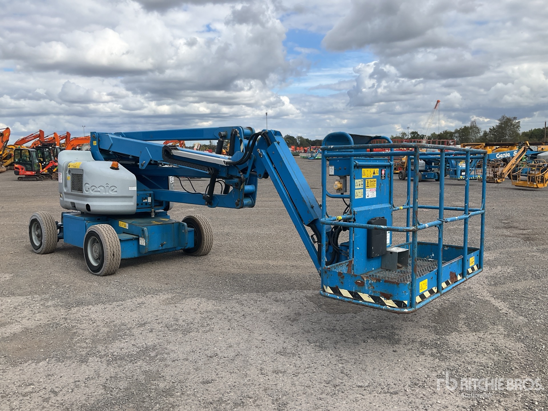 2013 Genie Z-45/25J