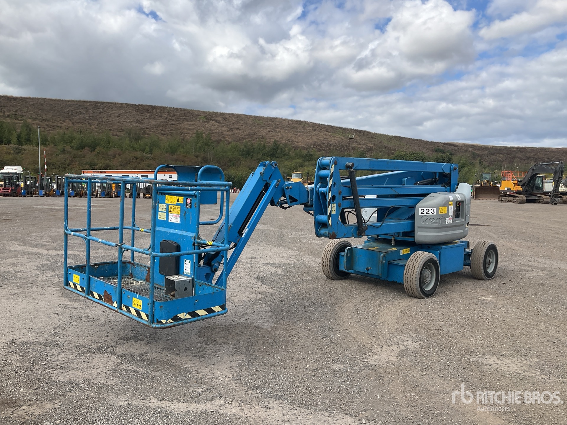 2013 Genie Z-45/25J