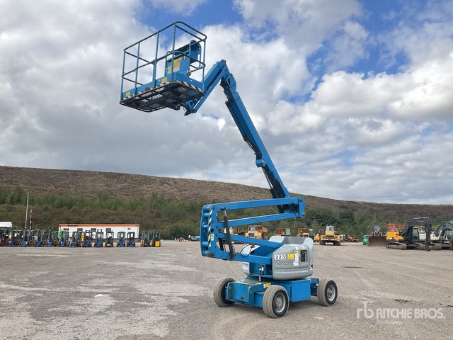 2013 Genie Z-45/25J Articulating Boom Lift