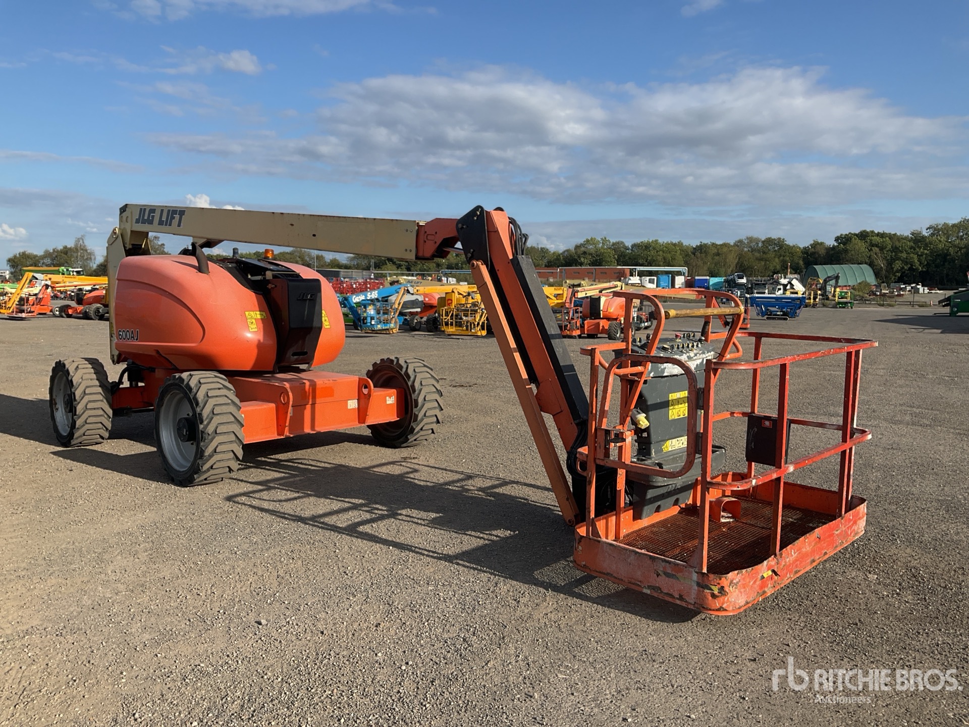 2016 JLG 600AJ