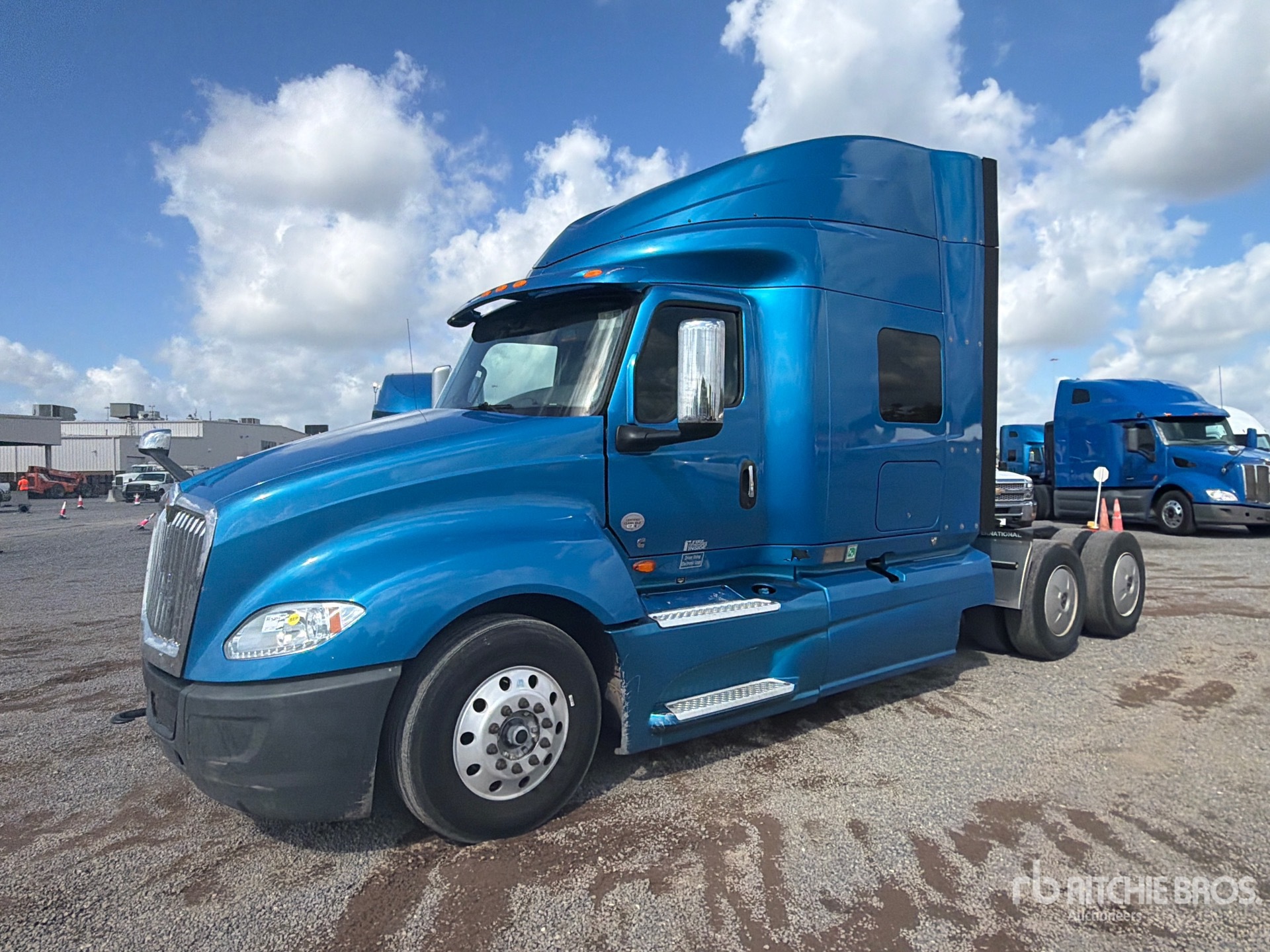 2020 International LT625