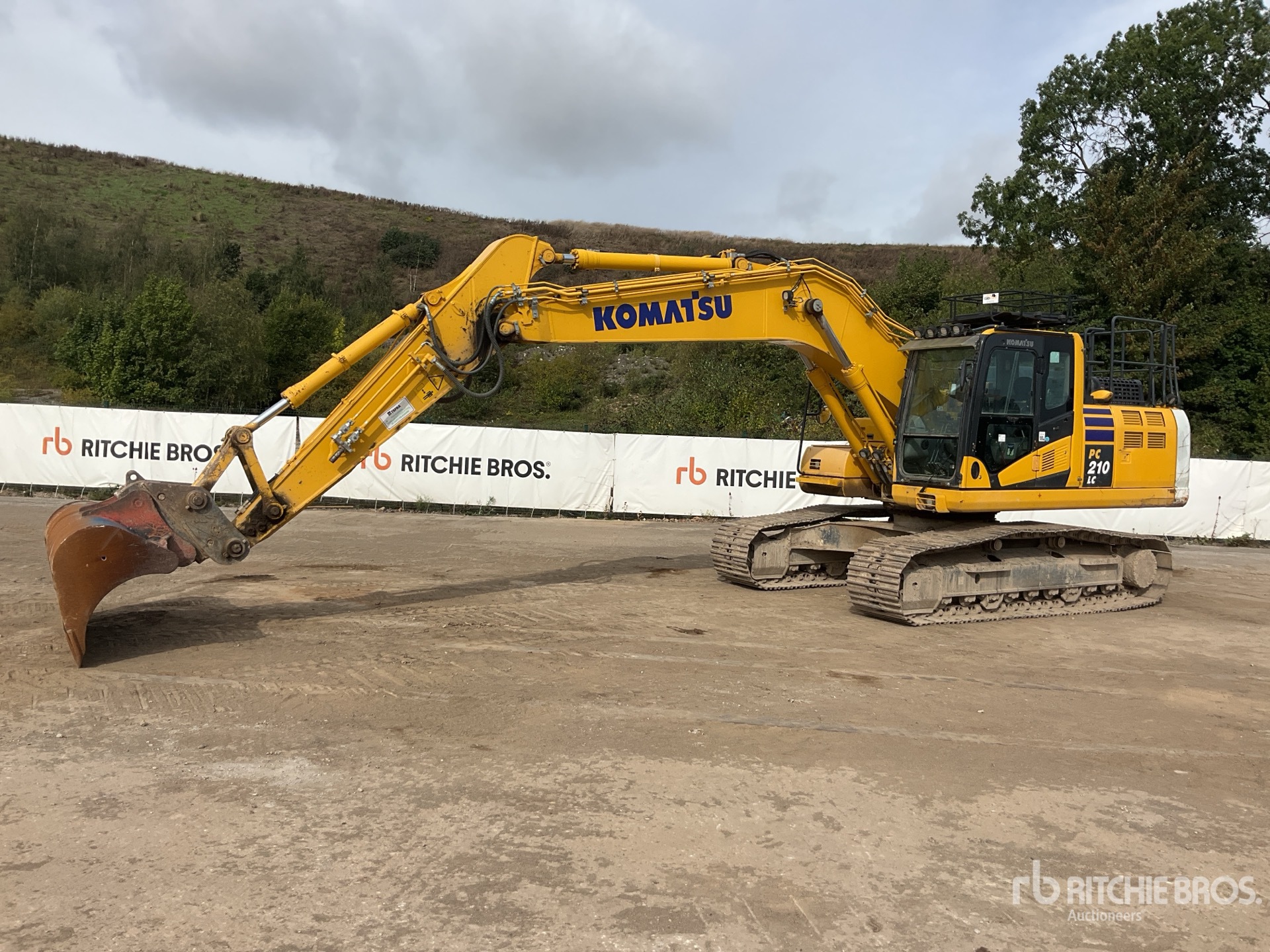 2021 Komatsu PC210LC-11E0