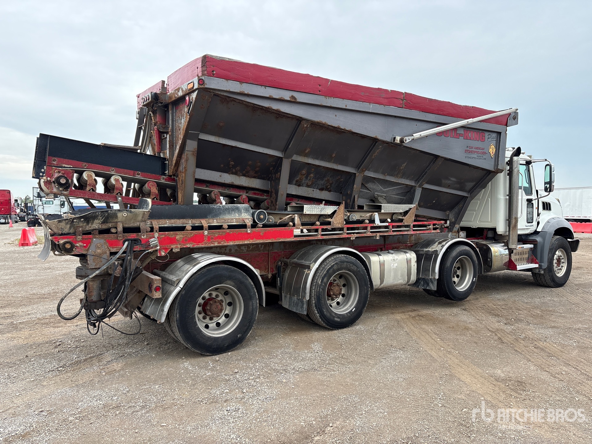 2014 Mack GU813