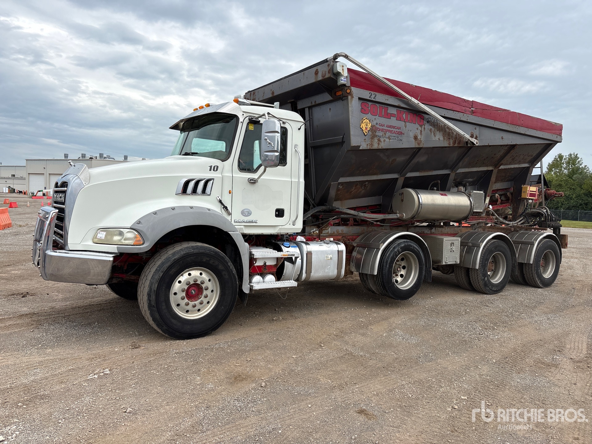 Photo of 2014 Mack GU813