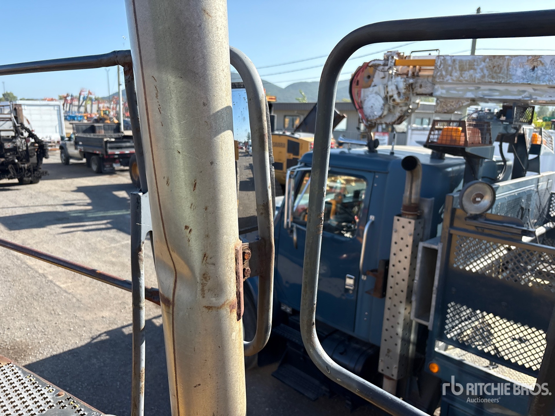 1999 Caterpillar D250E SERIES II