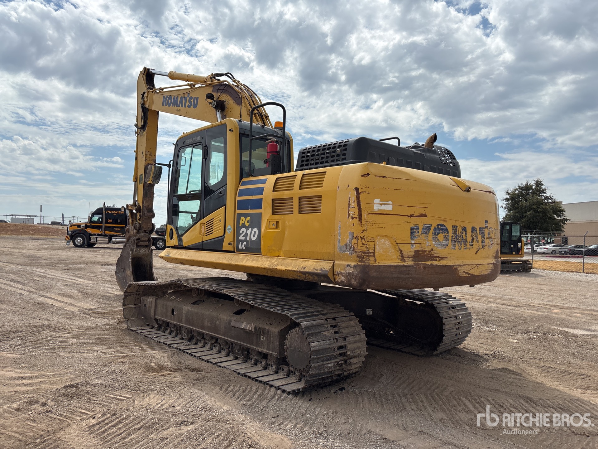 2017 Komatsu PC210LC-11