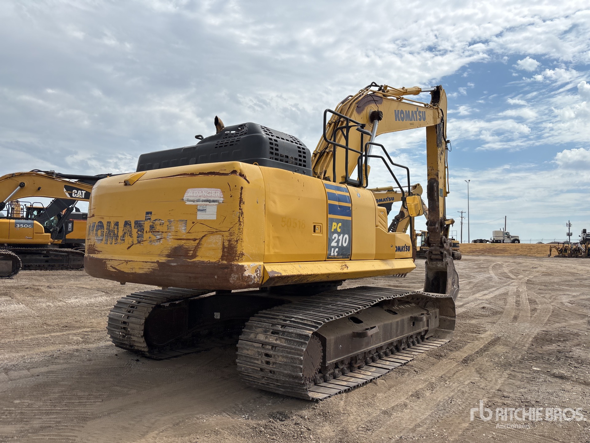 2017 Komatsu PC210LC-11