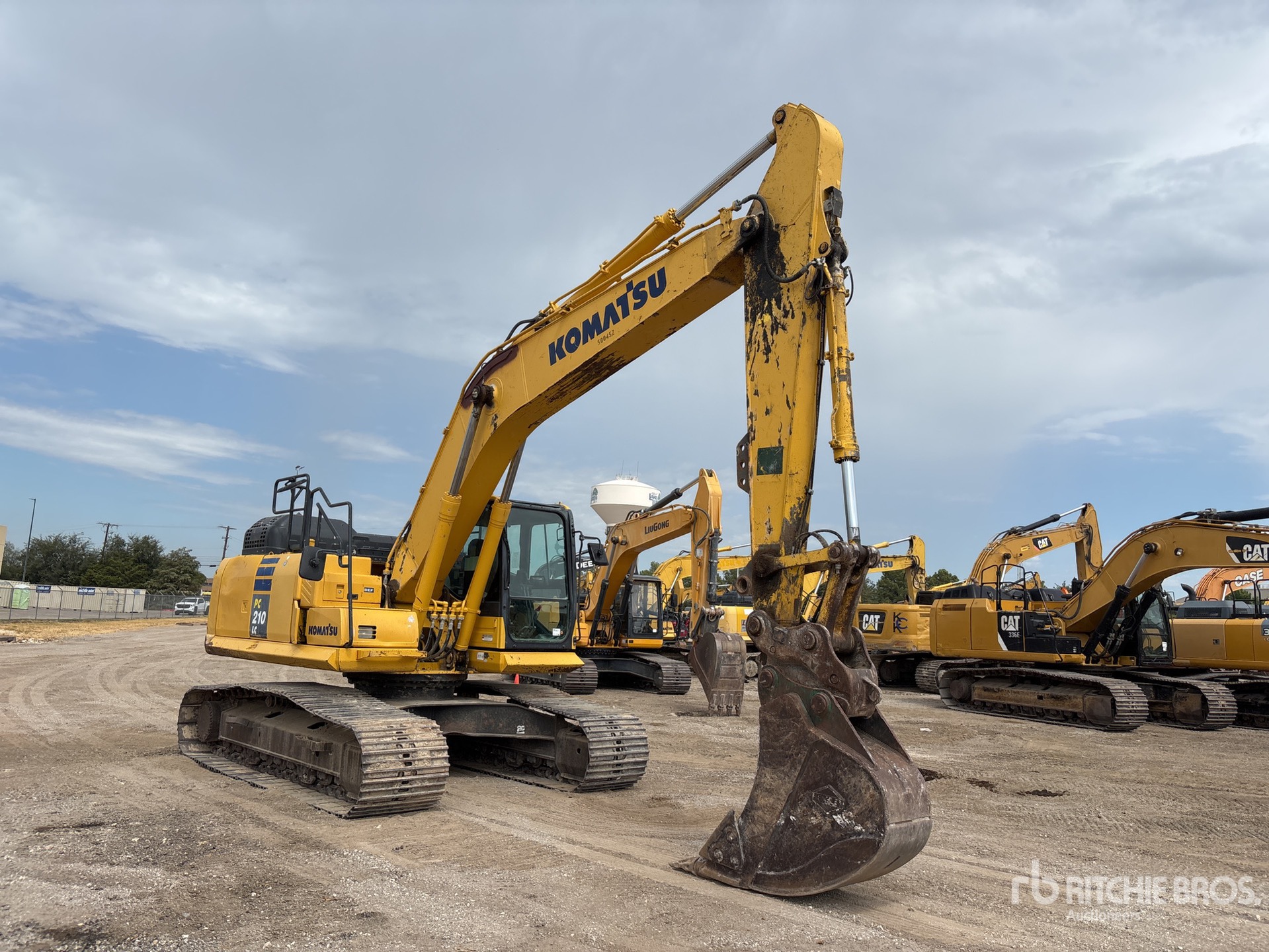 2017 Komatsu PC210LC-11