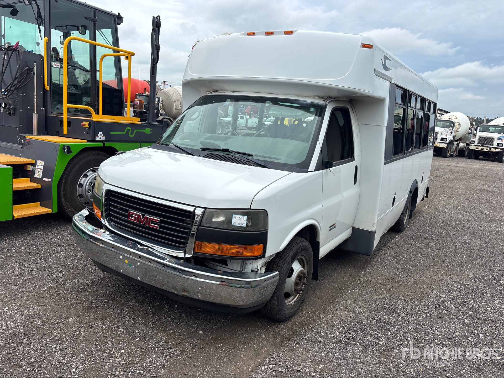 Photo of 2013 GMC SAVANA G4500