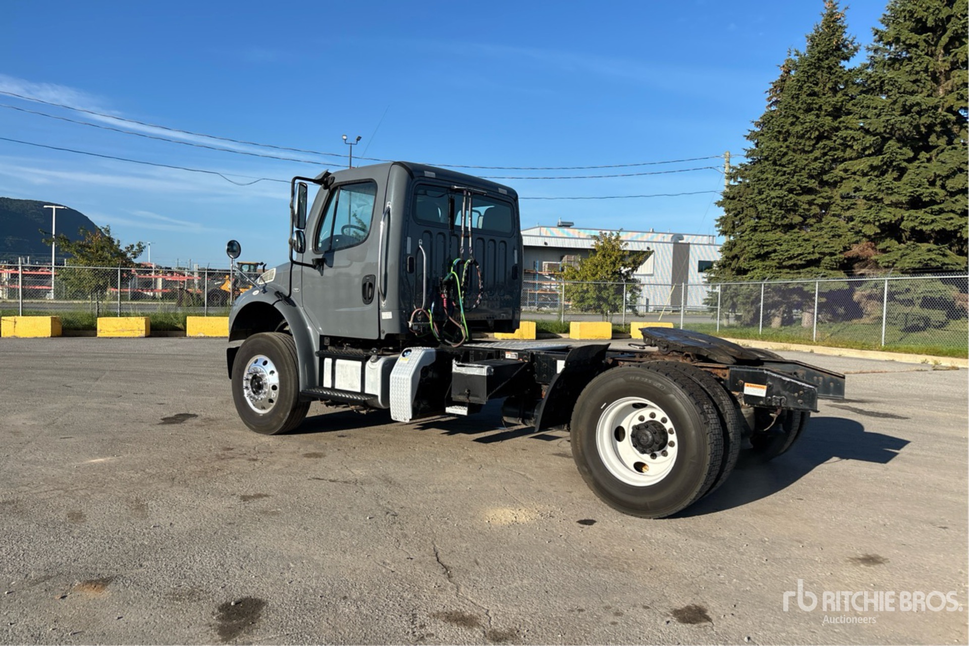 2019 Freightliner M2 106