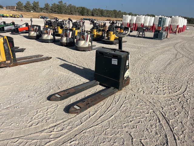 Crown WP3035-45 4500 lb Electric Pallet Jack Crown WP3035-45 4500 lb Electric Pallet Jack