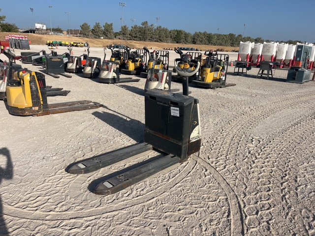 Crown WP3035-45 4500 lb Electric Pallet Jack Crown WP3035-45 4500 lb Electric Pallet Jack