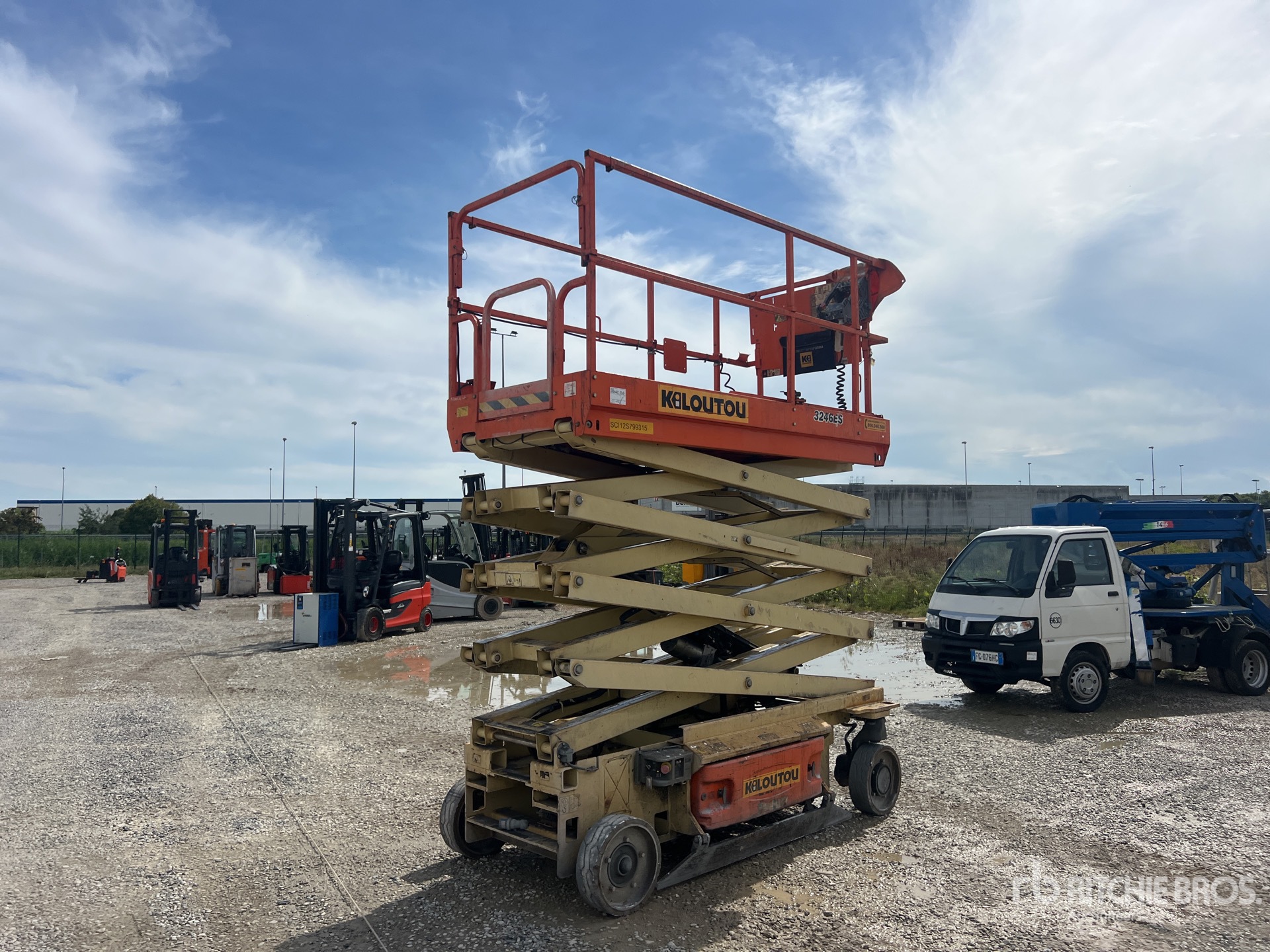 2016 JLG 3246ES