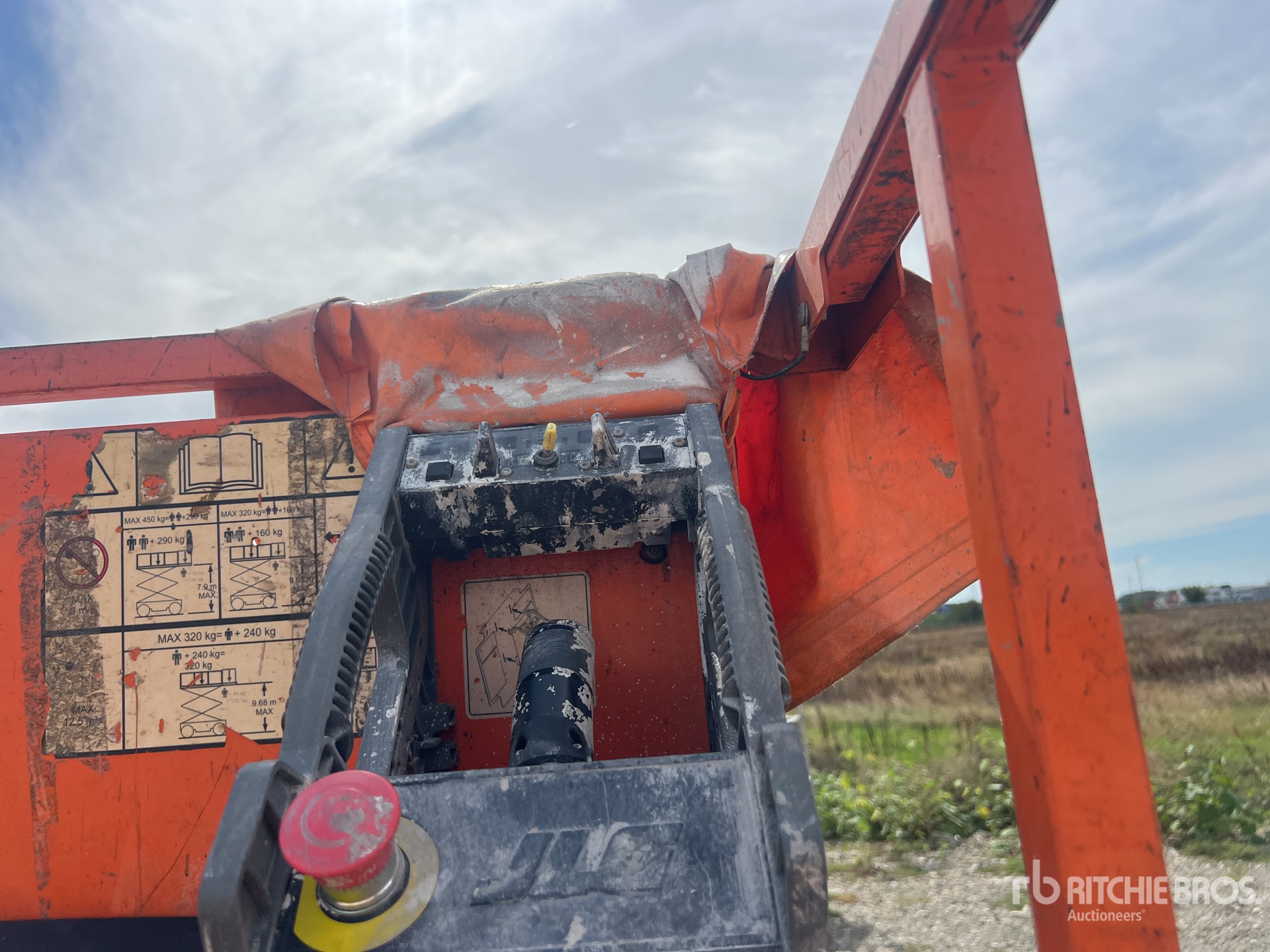 2016 JLG 3246ES
