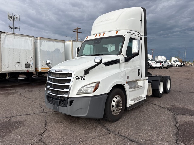 2020 Freightliner Cascadia 126 6x4 T/A Day Cab Truck Tractor