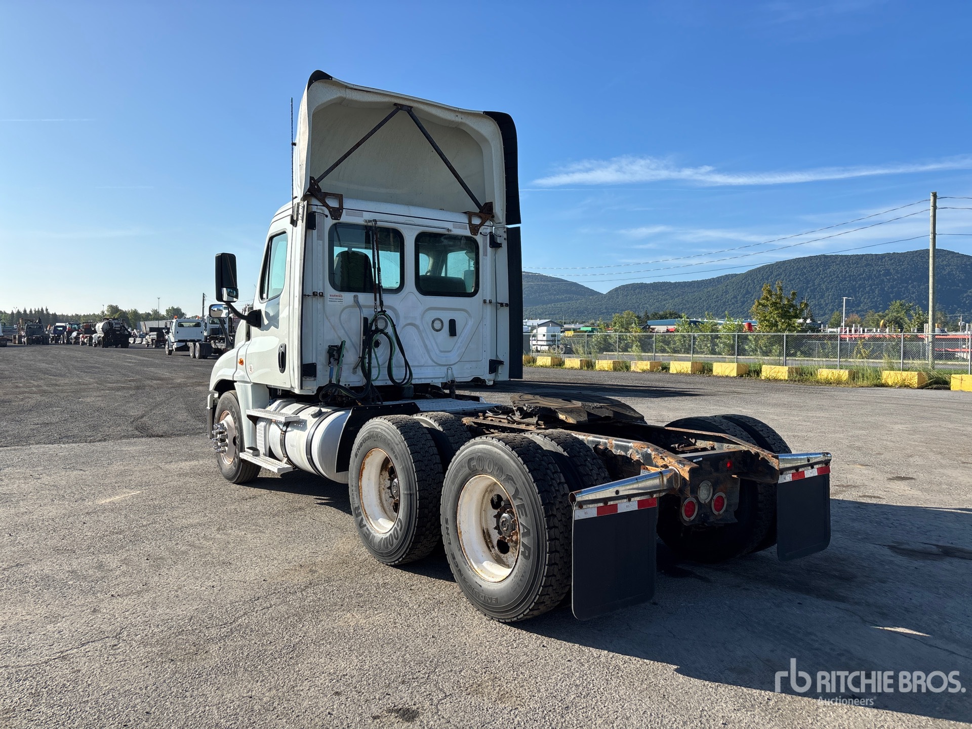 2019 Freightliner CASCADIA 125