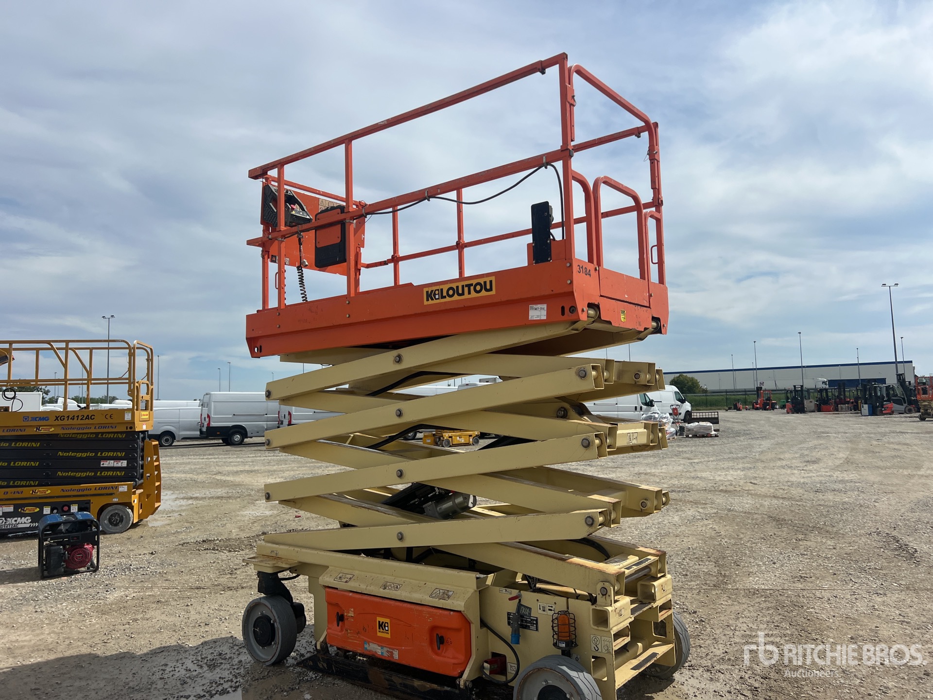 2015 JLG 3246