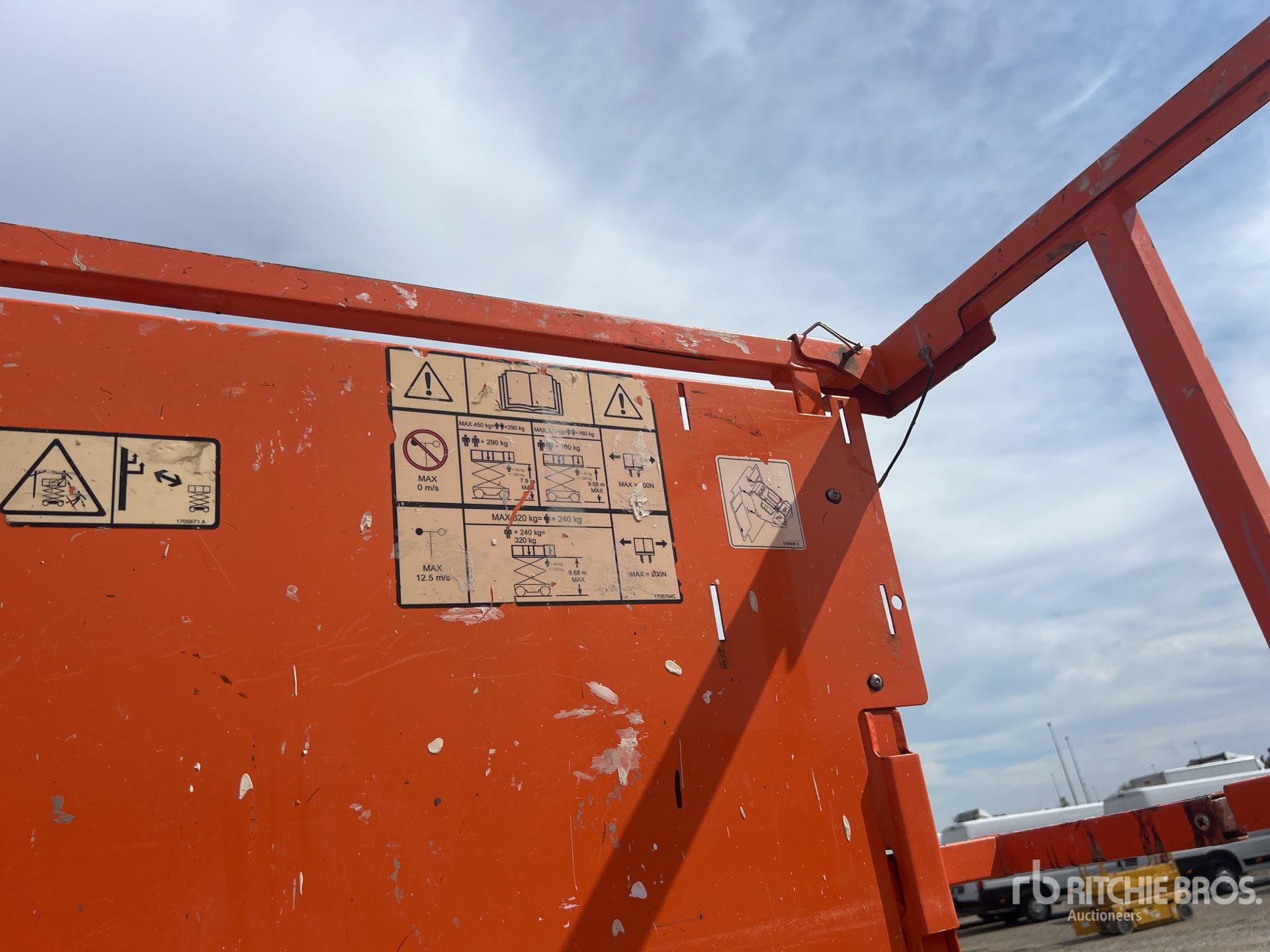 2015 JLG 3246