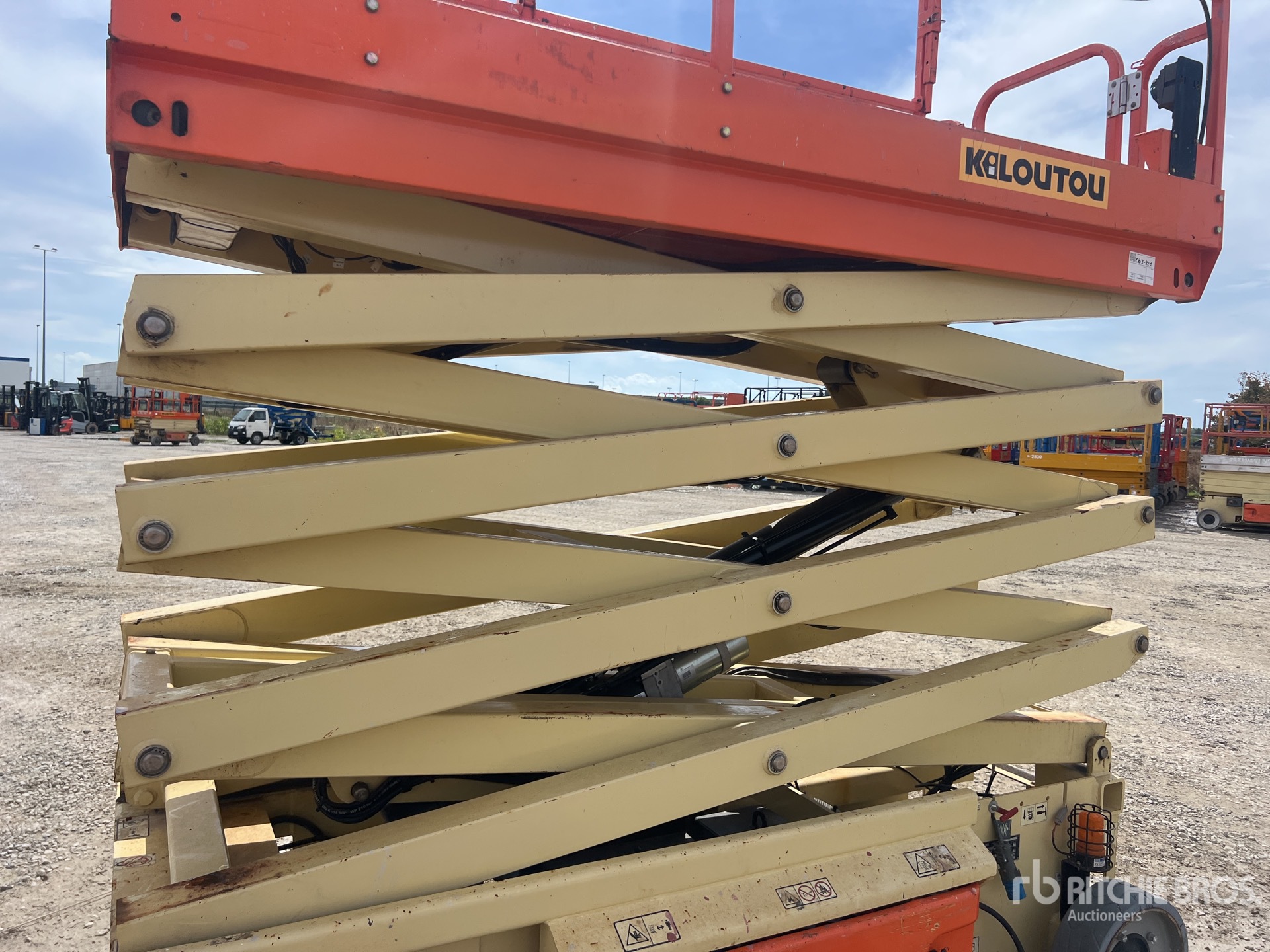 2015 JLG 3246