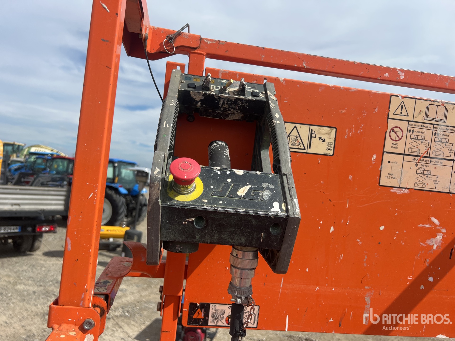 2015 JLG 3246