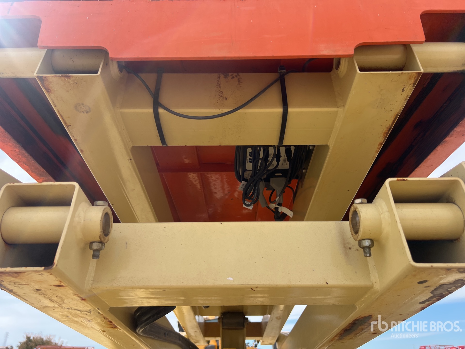 2015 JLG 3246