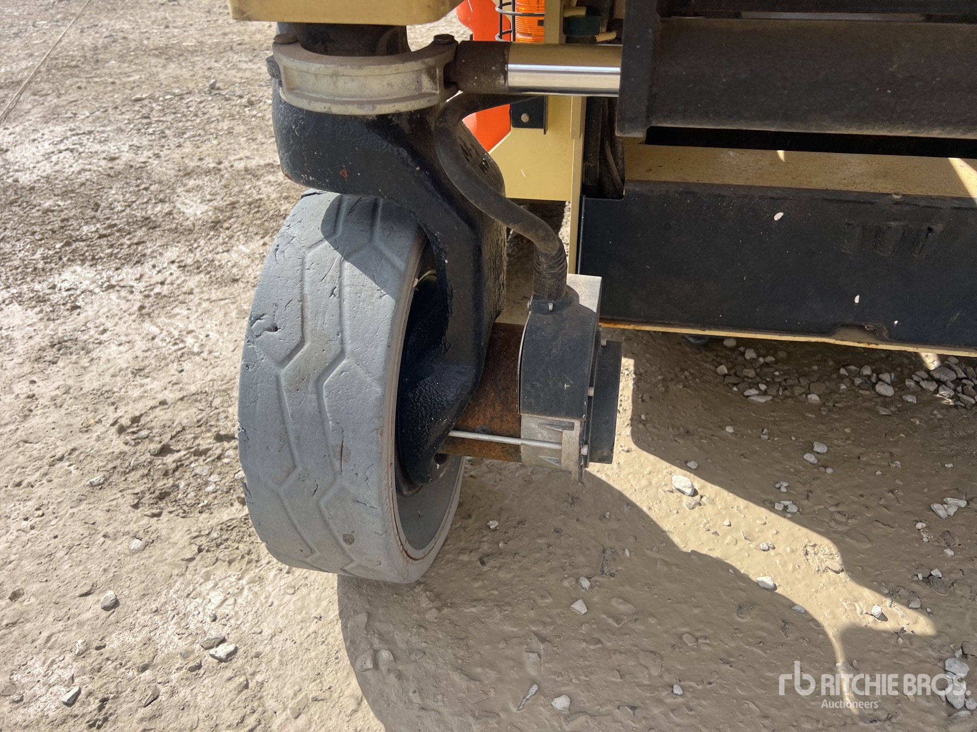 2015 JLG 3246