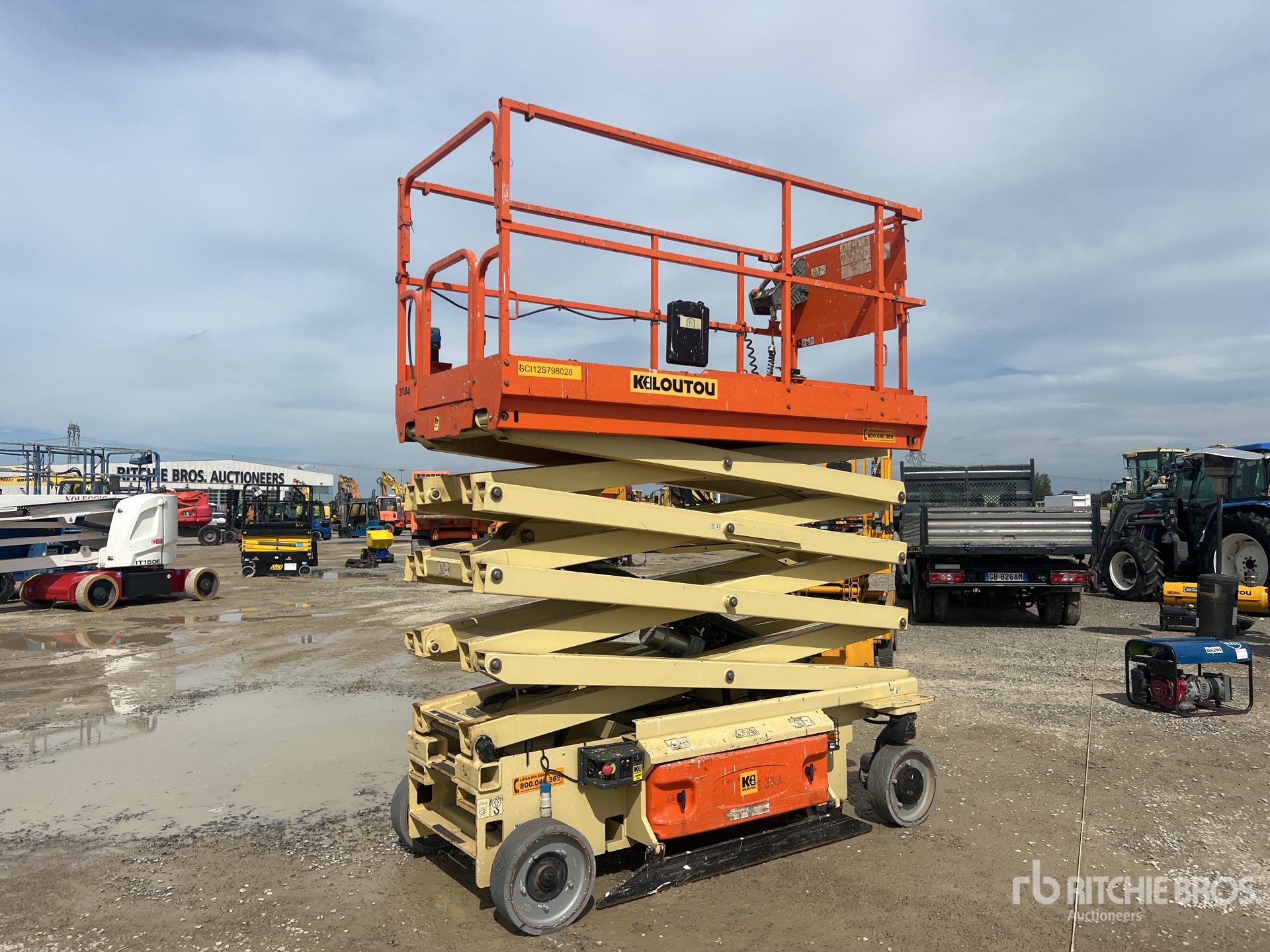 2015 JLG 3246