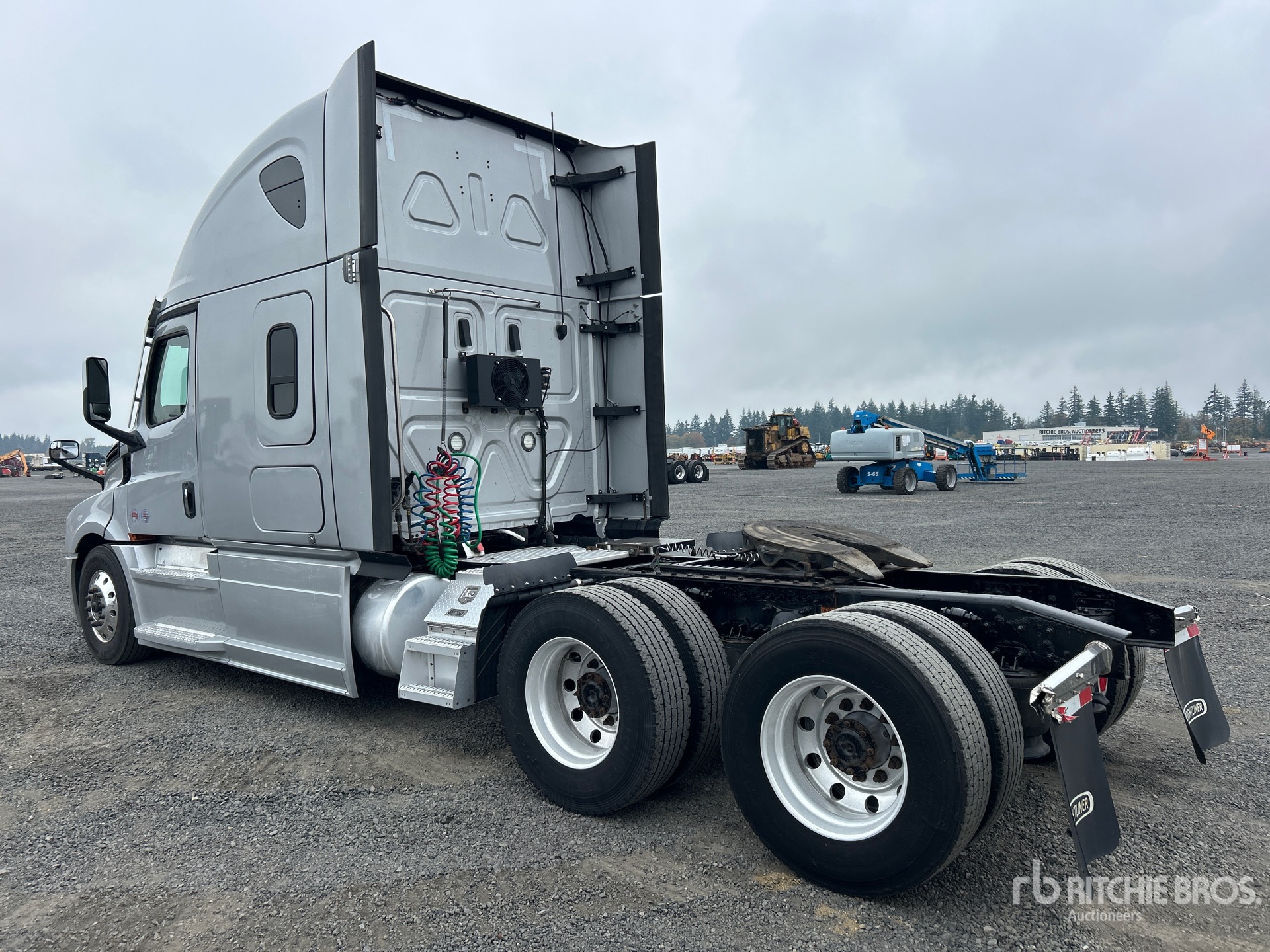 2023 Freightliner CASCADIA 126