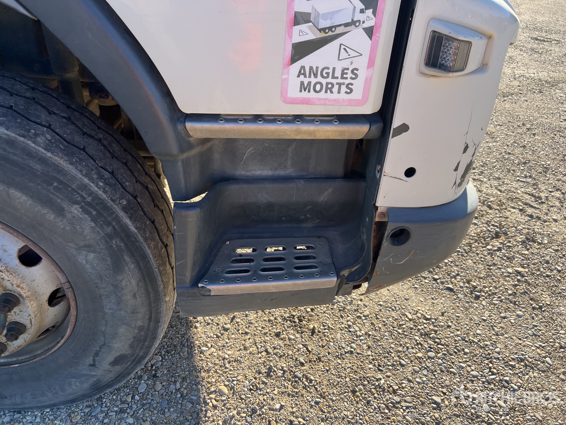 2011 Volvo FMX460