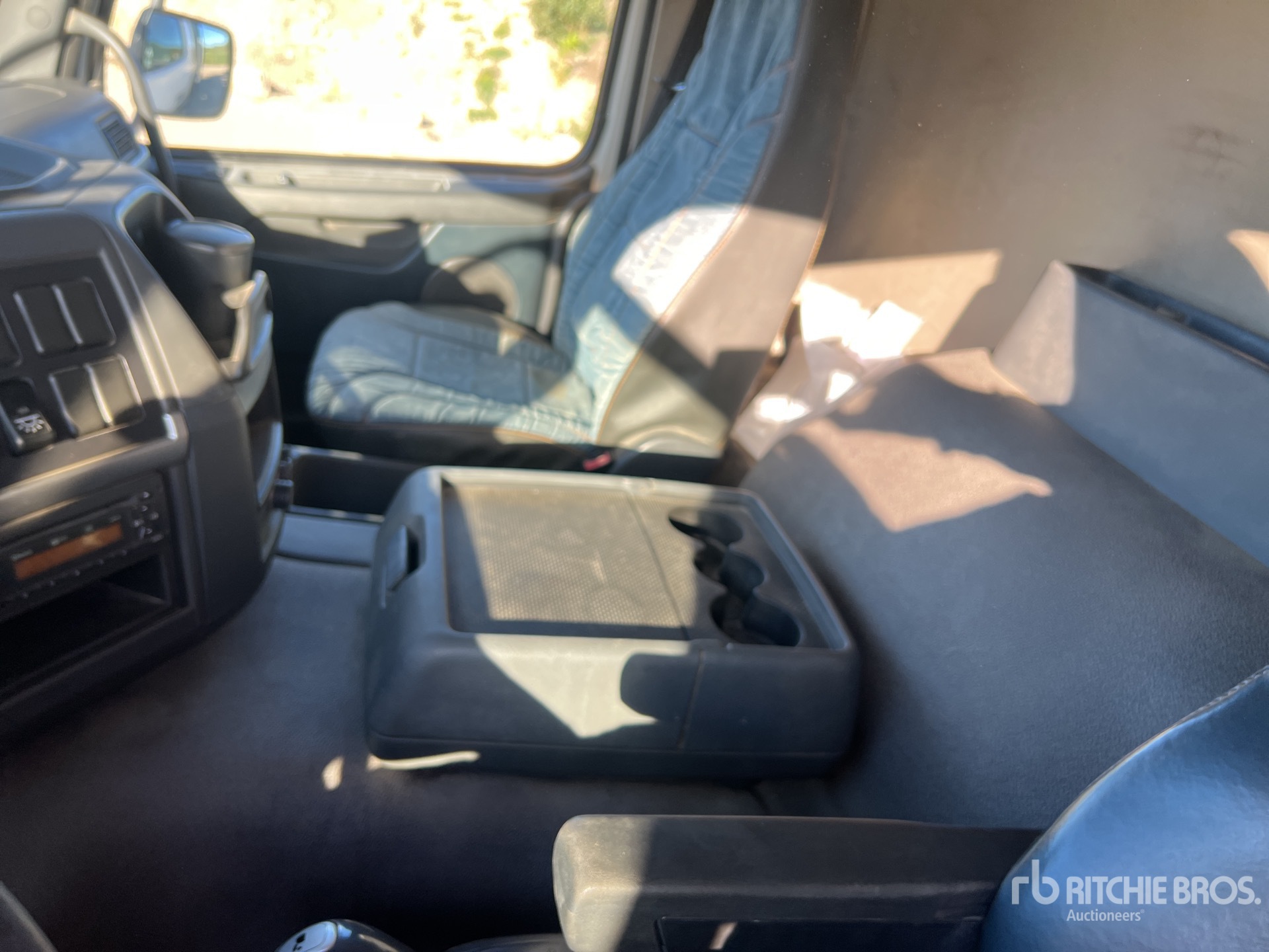 2011 Volvo FMX460