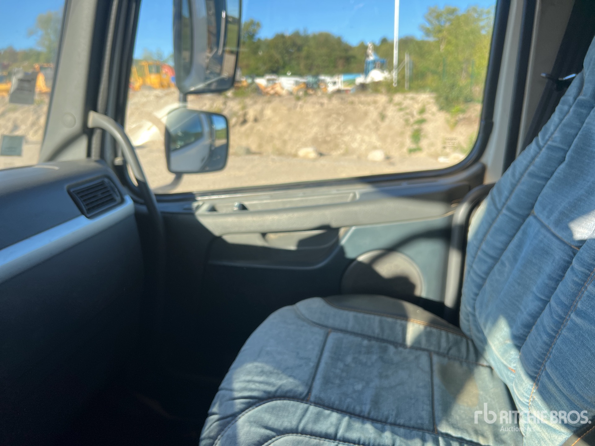 2011 Volvo FMX460