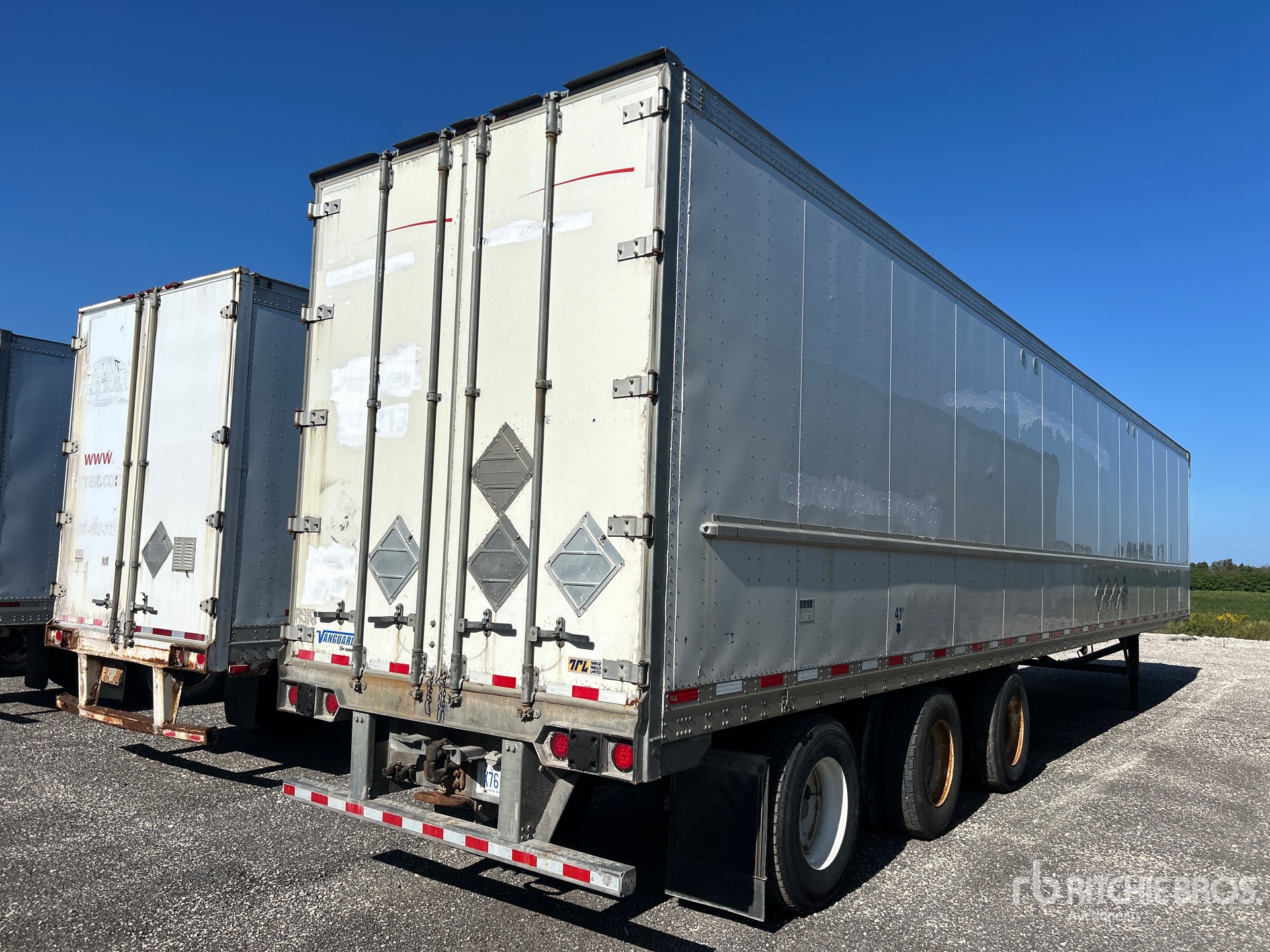 2015 Vanguard 53 ft x 102 in Tri/A Heated