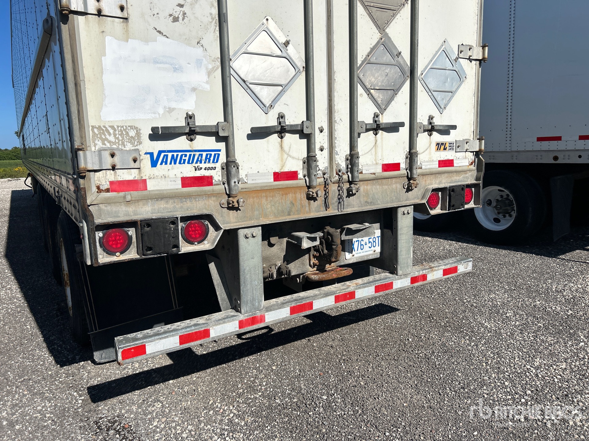 2015 Vanguard 53 ft x 102 in Tri/A Heated