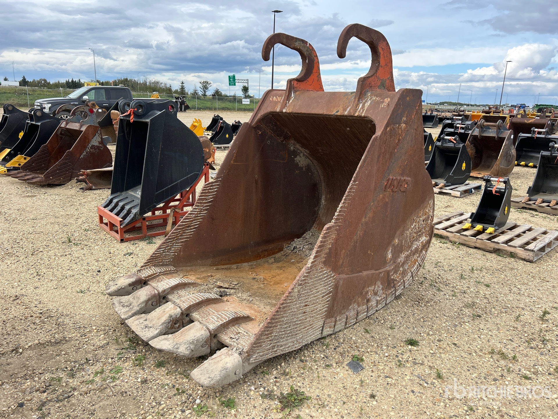Photo of Imac 56 in Q/C Digging - Fits 65 Ton