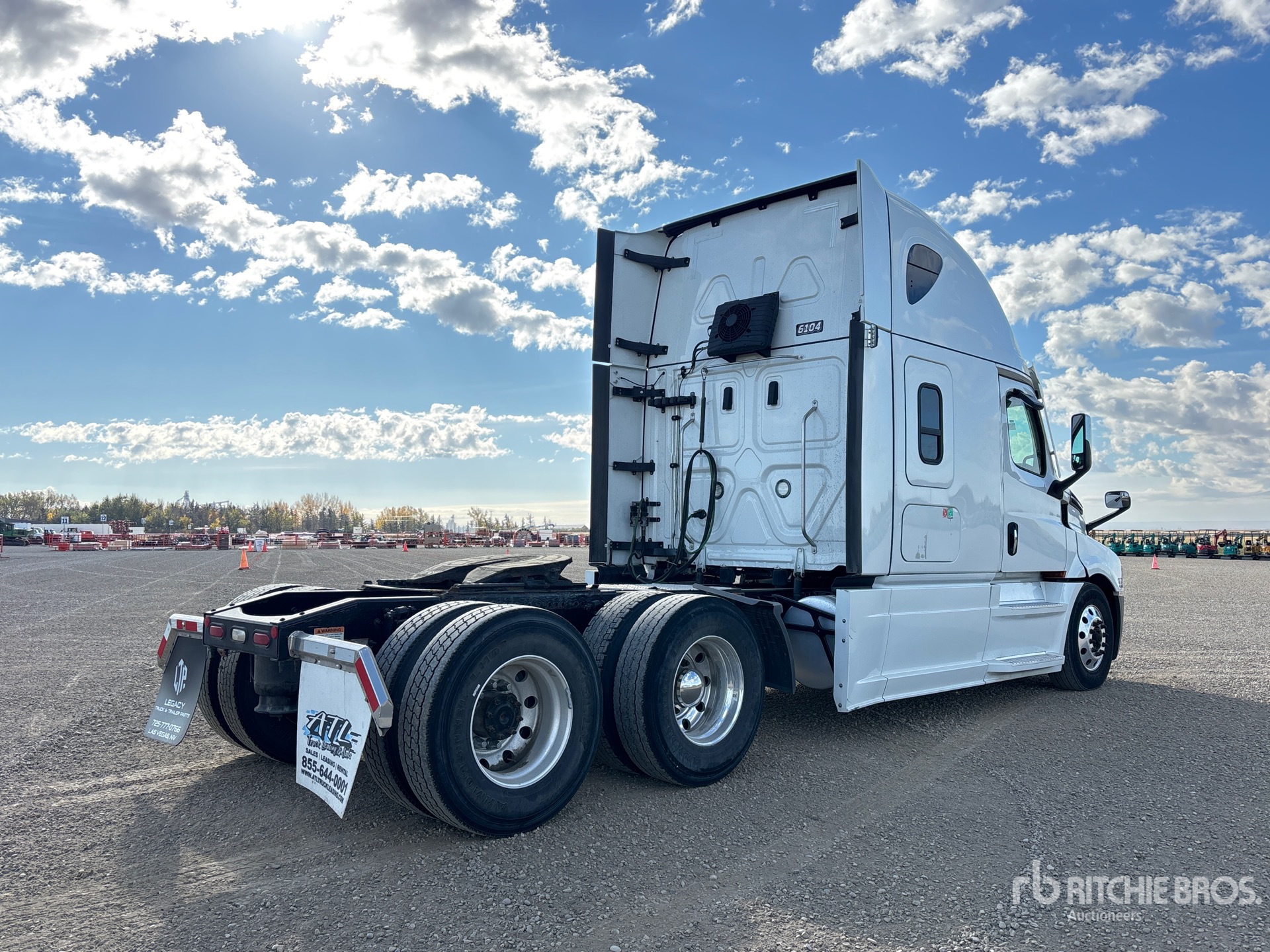 2022 Freightliner CASCADIA 126