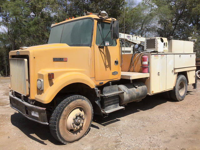 1986 (unverified) Autocar Service Truck w/ Crane
