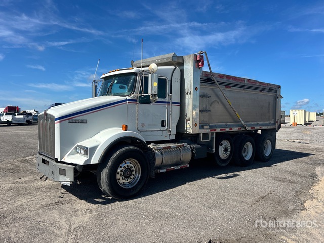 2015 Kenworth T800 Tri/A Dump Truck