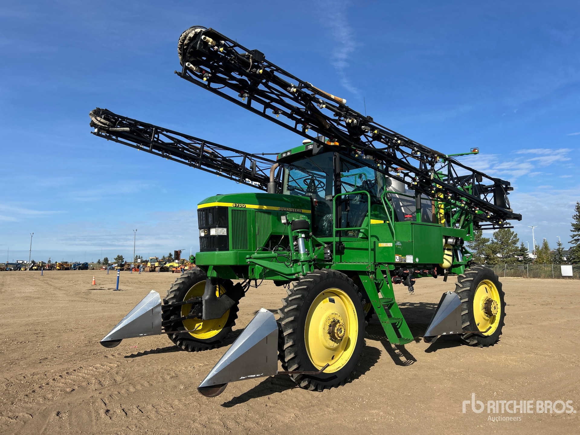 Photo of 1998 John Deere 4700