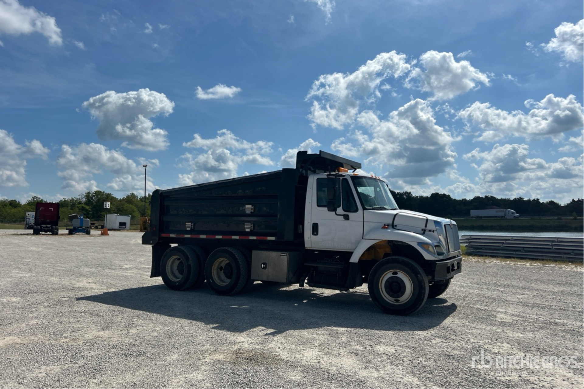 2005 International 7400