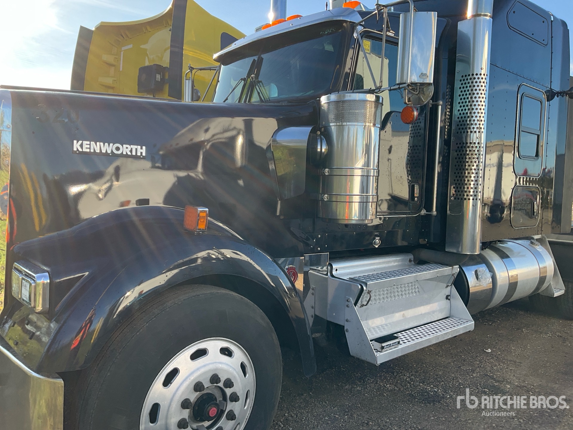 2019 Kenworth W900