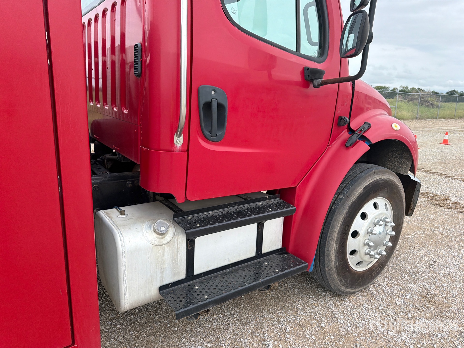 2007 Freightliner M2 106