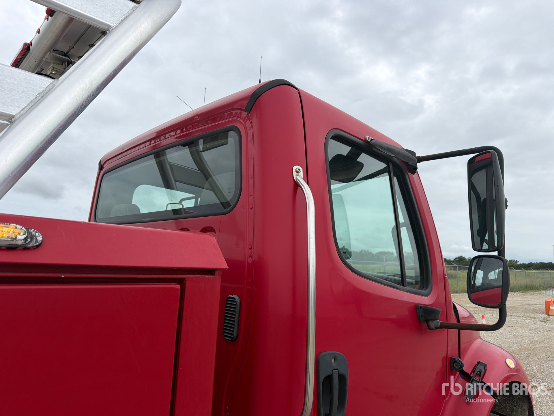 2007 Freightliner M2 106