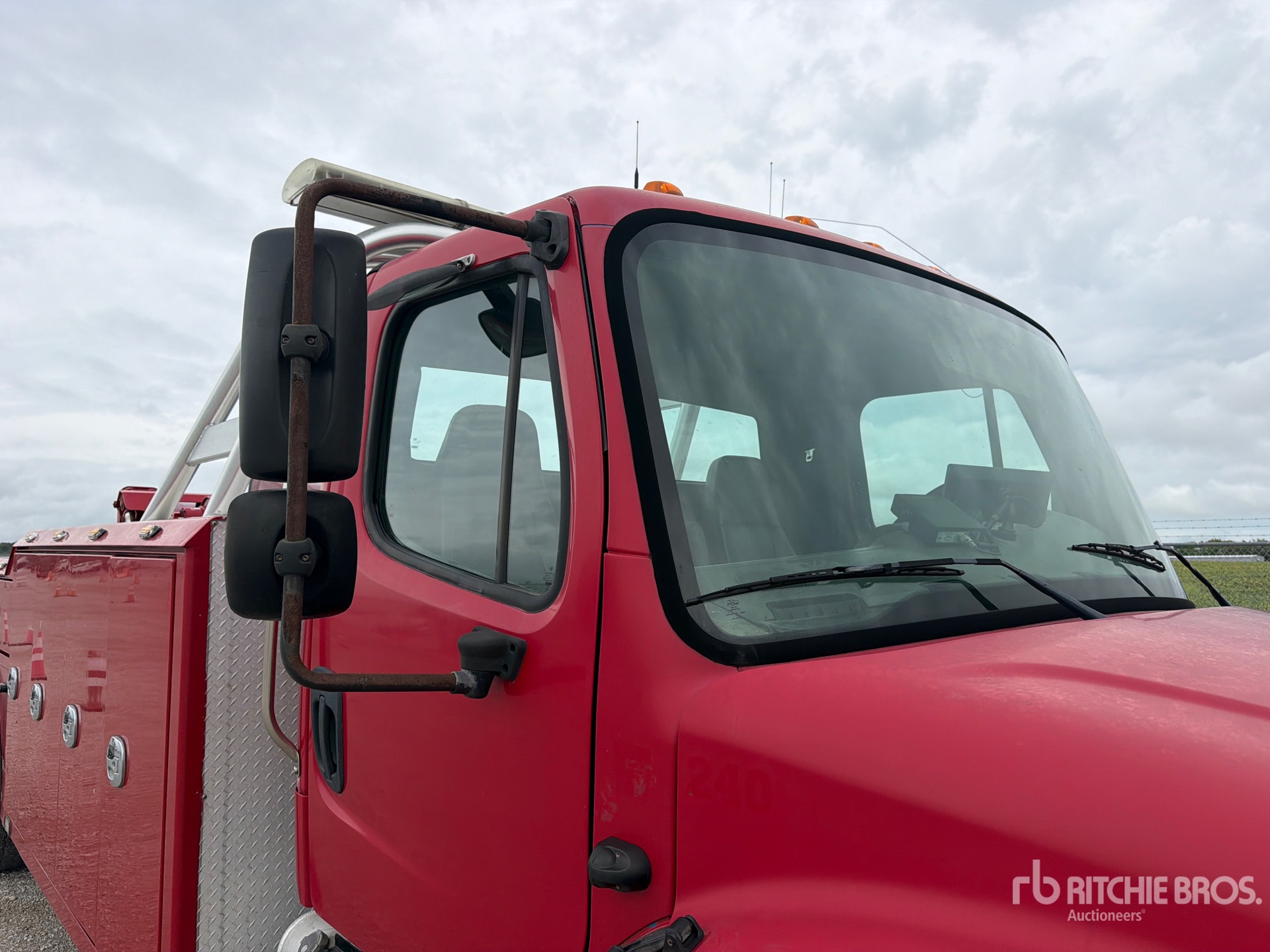 2007 Freightliner M2 106