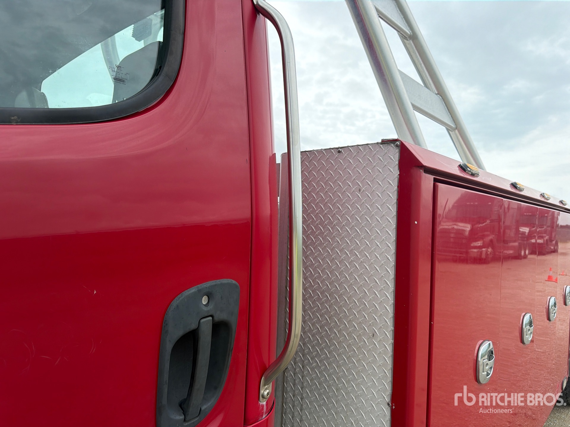 2007 Freightliner M2 106