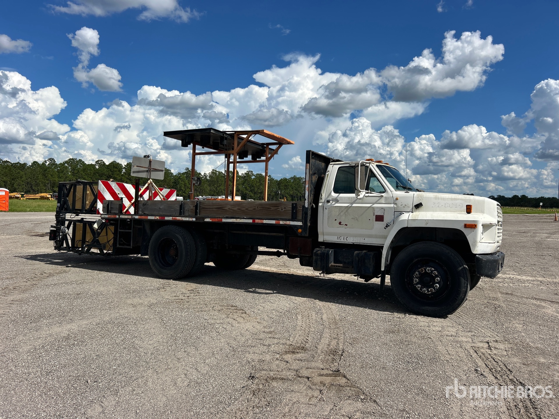 1993 Ford F-700