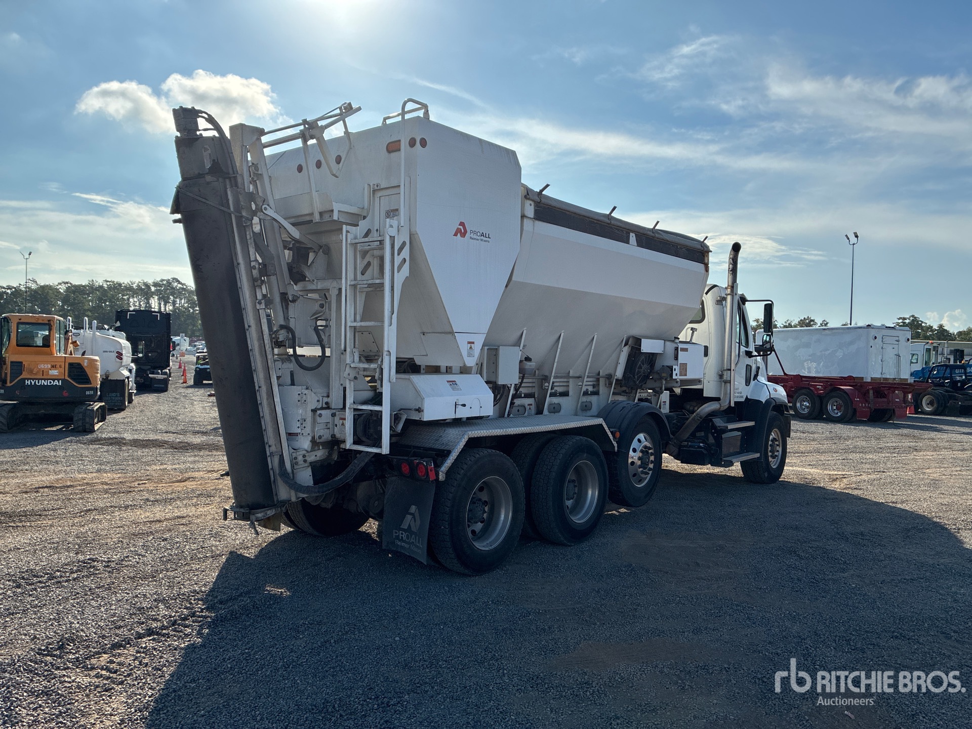 2022 Freightliner 114SD