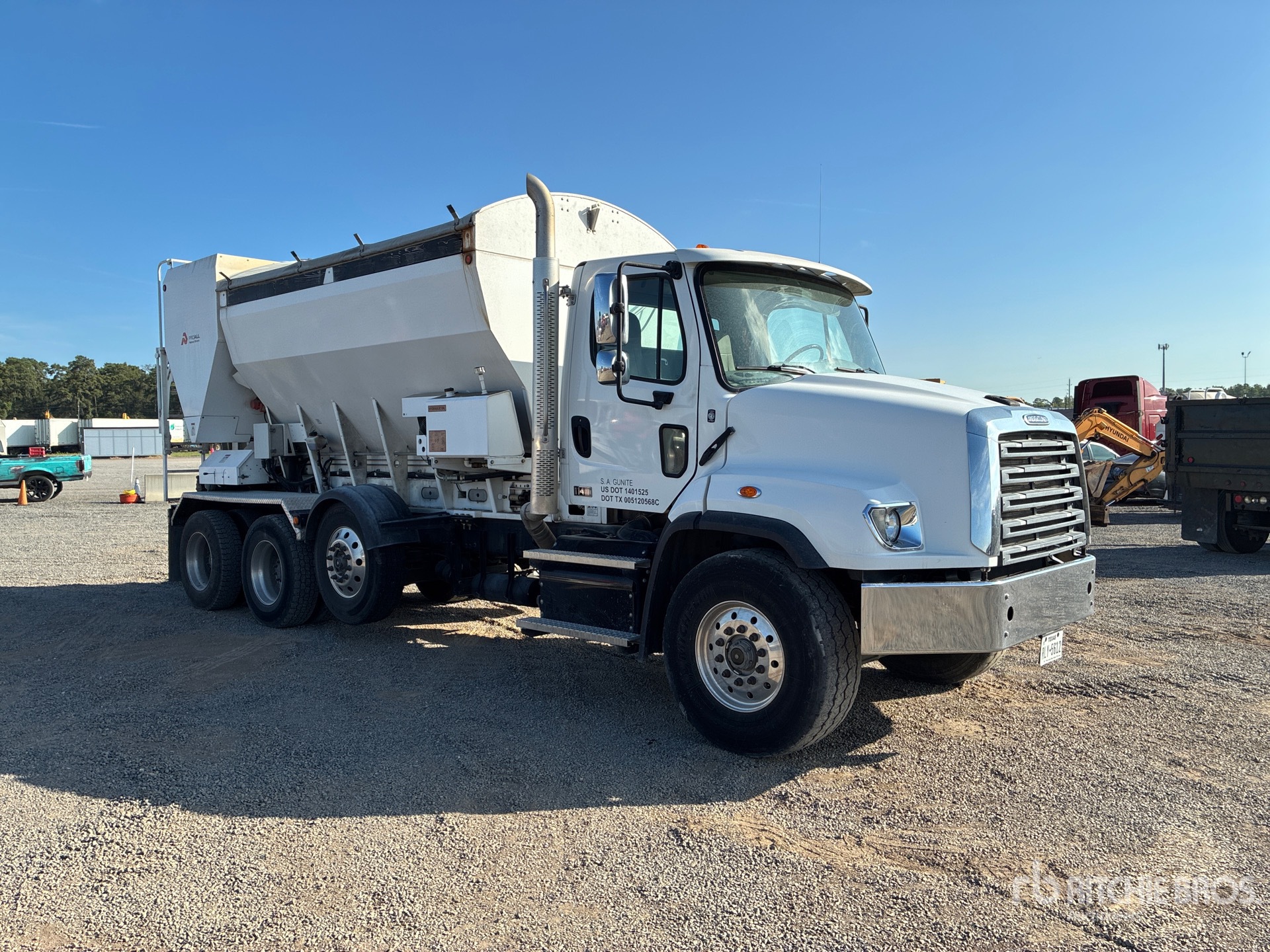 2022 Freightliner 114SD