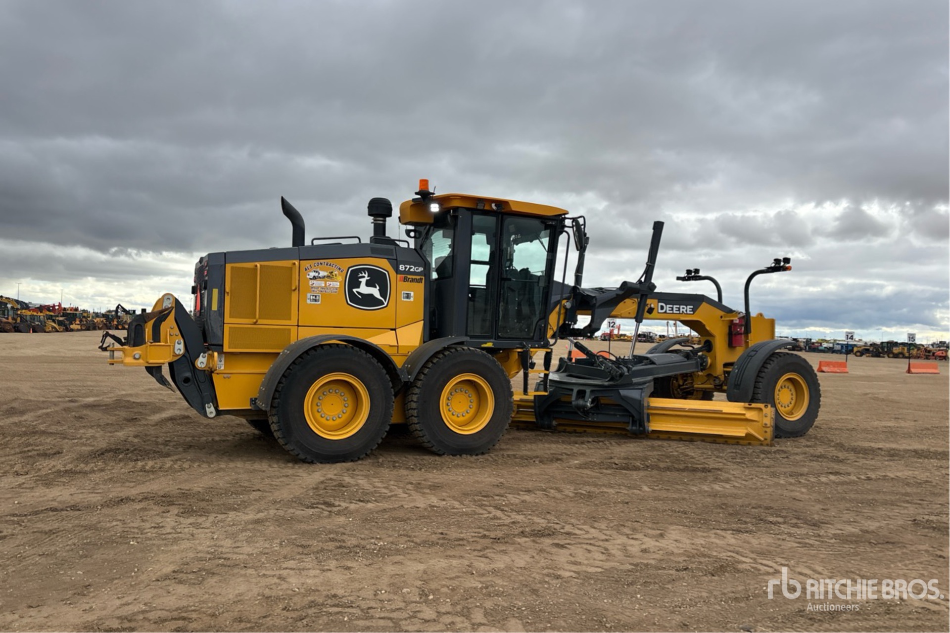 2025 John Deere 872GP